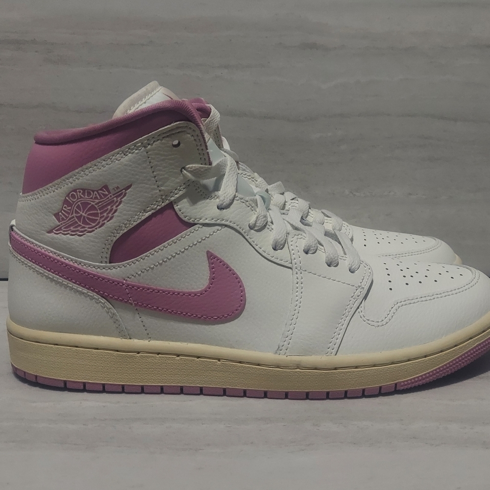 Air Jordan 1 Mid Retro